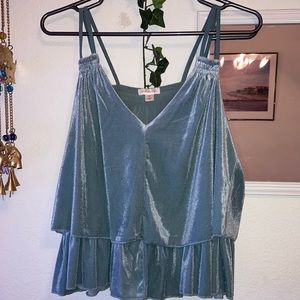 Women’s velvet tank 🤍